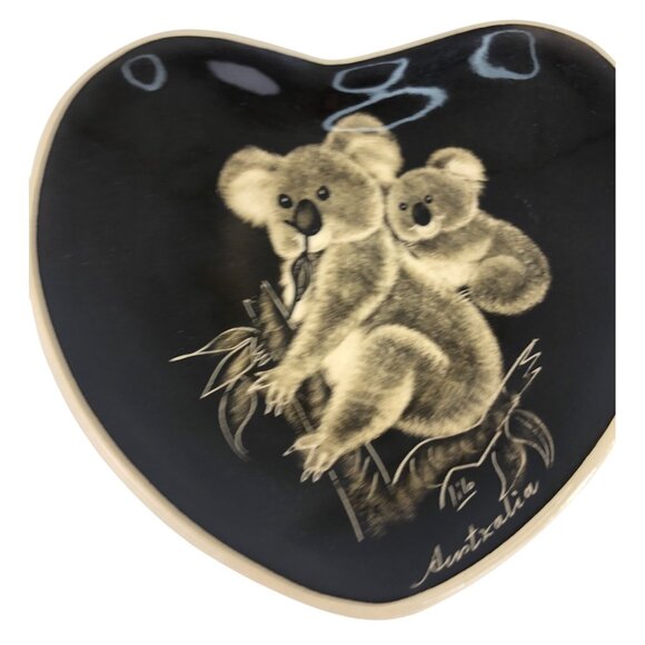 Heart-Shaped Ceramic Plate With Koala Design Handpainted "Australia" - Picture 4 of 11